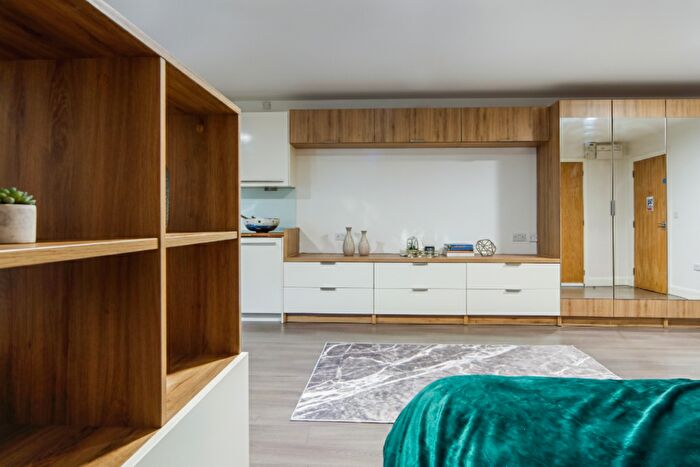 Studio To Rent In St. Johns Road, Leeds, West Yorkshire, LS3