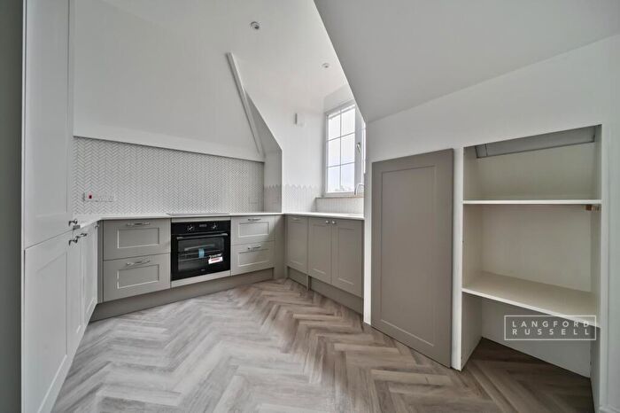 2 Bedroom Flat To Rent In Southborough Lane Bromley, BR2