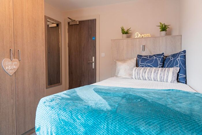 7 Bedroom Flat To Rent In Gloucester Road, Bristol, BS7