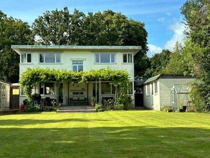 4 Bedroom Detached House To Rent In Horley, Surrey, RH6