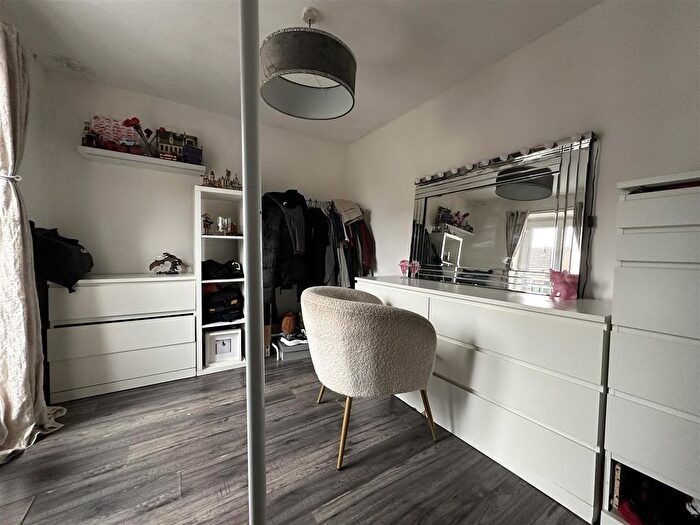 2 Bedroom Flat For Sale In Dixon Street, Manchester, M40