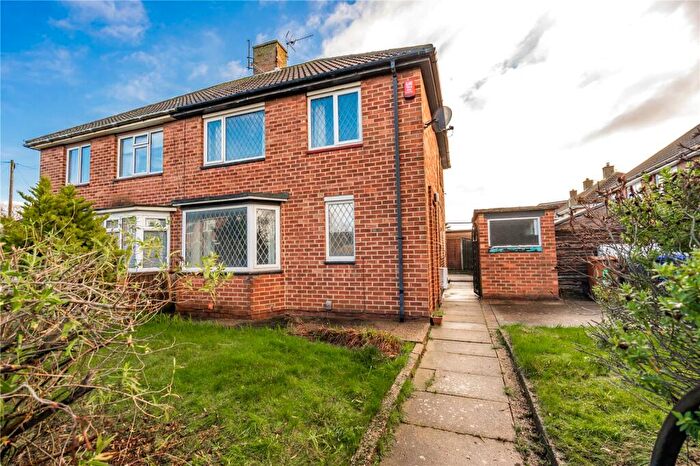 3 Bedroom Semi-Detached House For Sale In Lisburn Grove, Grimsby, Lincolnshire, DN33