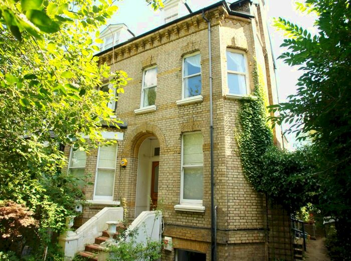 2 Bedroom Flat To Rent In Grove Park, Camberwell, London, SE5