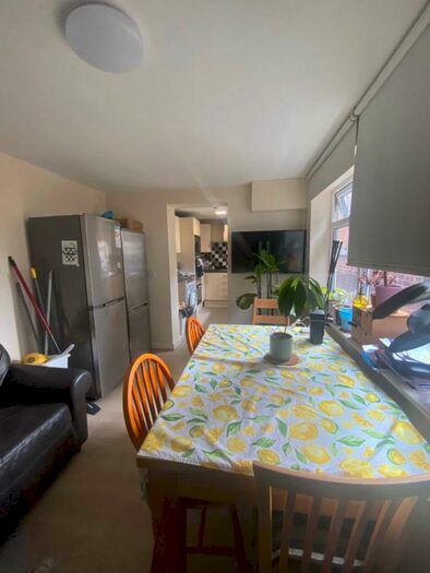 6 Bedroom Terraced House To Rent In Acomb Street, Manchester, M14