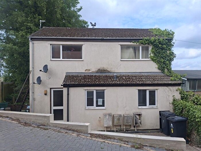 1 Bedroom Flat For Sale In Market Street, Cinderford, GL14