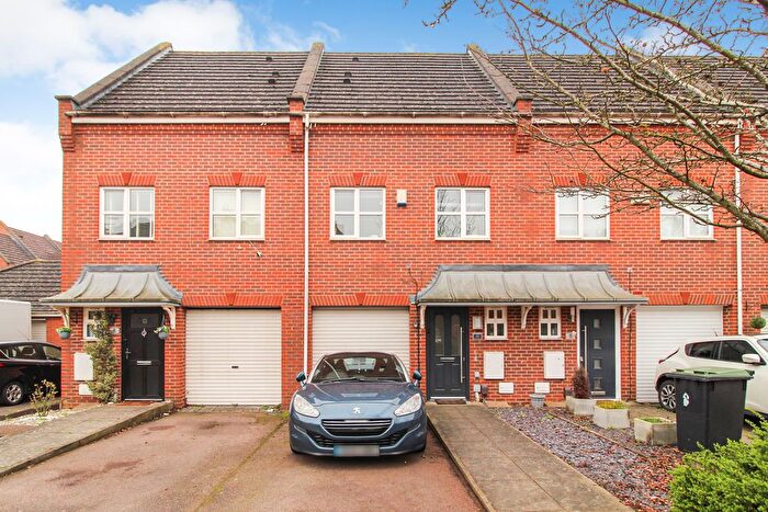 3 Bedroom Terraced House For Sale In Haynes Road, Bedford, MK42