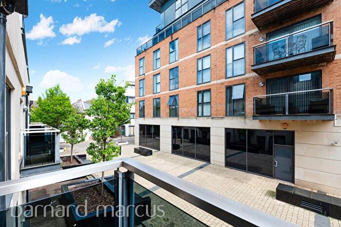 3 Bedroom Maisonette To Rent In Old Post Office Walk, Surbiton, KT6