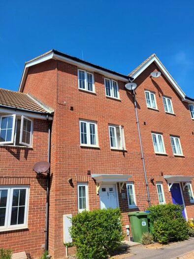 4 Bedroom Terraced House To Rent In Westview Close, Peacehaven, BN10