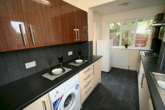 4 Bedroom House To Rent In Langdale Avenue, Leeds, LS6