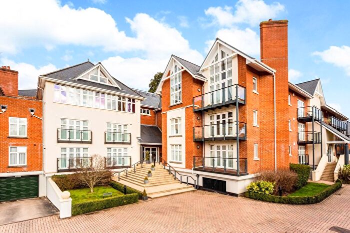 3 Bedroom Flat To Rent In Warberry Park Gardens, Tunbridge Wells, TN4