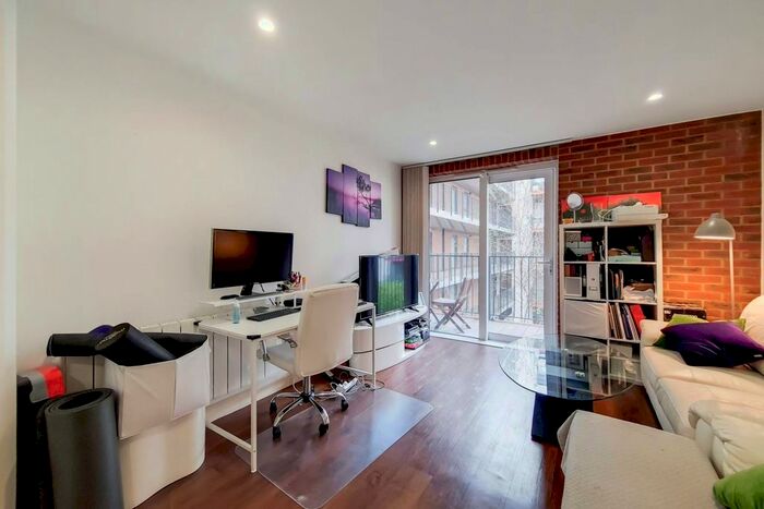 1 Bedroom Flat To Rent In Warehouse Court, Woolwich, London, SE18