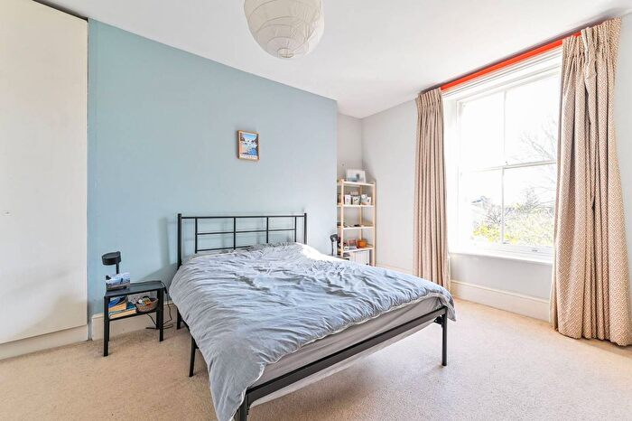2 Bedroom Flat For Sale In Albion Road, Stoke Newington, London, N16