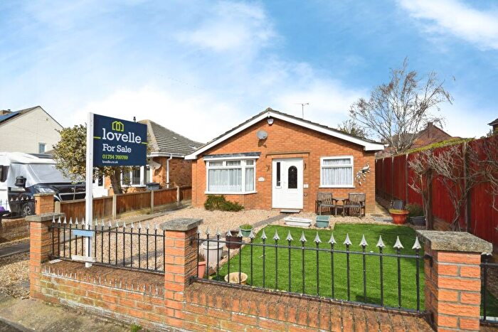 2 Bedroom Bungalow For Sale In Dormy Avenue, Skegness, PE25