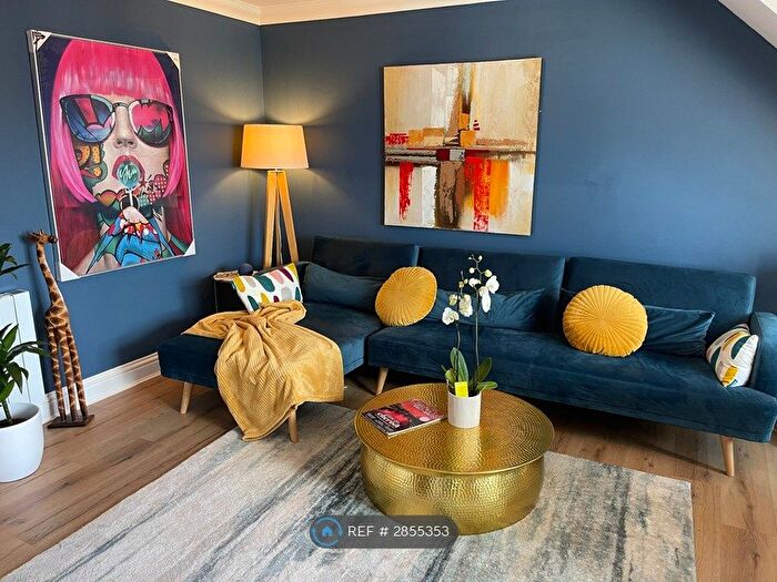 2 Bedroom Flat To Rent In Flower Estate, Cambridge, CB1