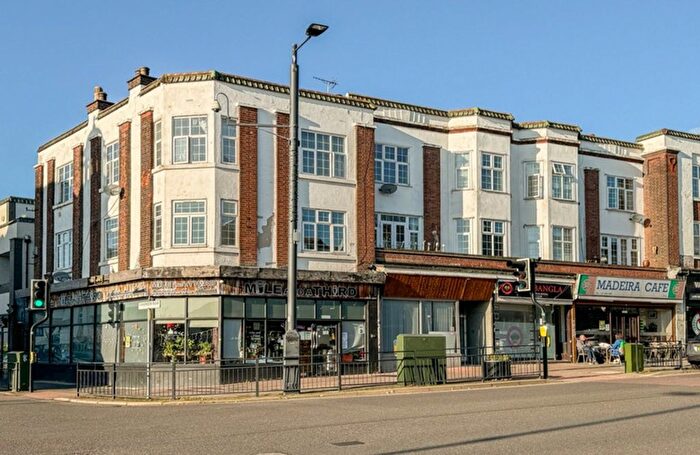 1 Bedroom Flat For Sale In Hamlet Court Road, Westcliff-On-Sea, SS0