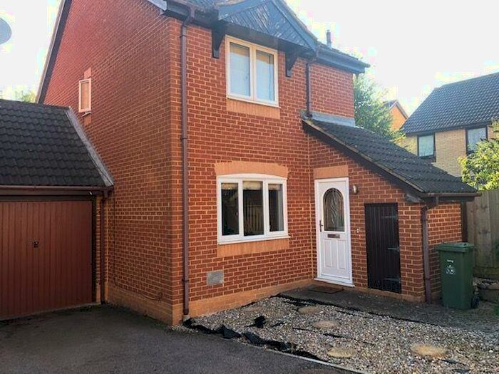3 Bedroom Semi-Detached House To Rent In Crosby Court, Crownhill, MK8