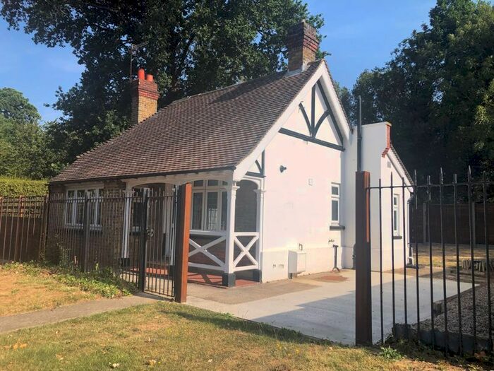 2 Bedroom Bungalow To Rent In Staines Road, Bedfont, Feltham, TW14