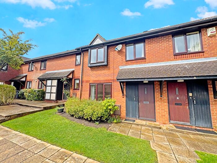 3 Bedroom Semi-Detached House To Rent In Tylsworth Close, Amersham, HP6