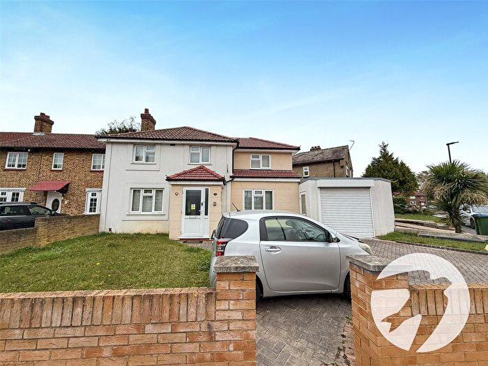 4 Bedroom End Terrace House For Sale In Ealdham Square, London, SE9