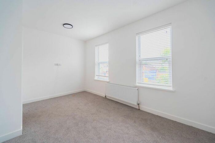 2 Bedroom Flat To Rent In Leopold Road, Willesden, London, NW10