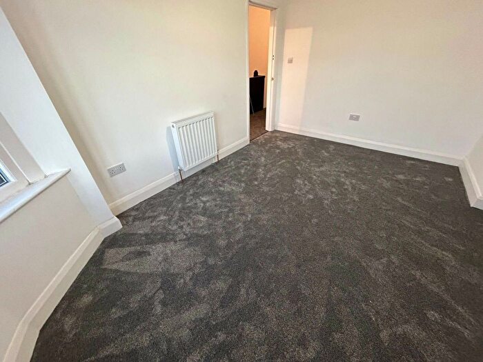 4 Bedroom Semi-Detached House To Rent In Stocksfield Avenue, Newcastle Upon Tyne, NE5