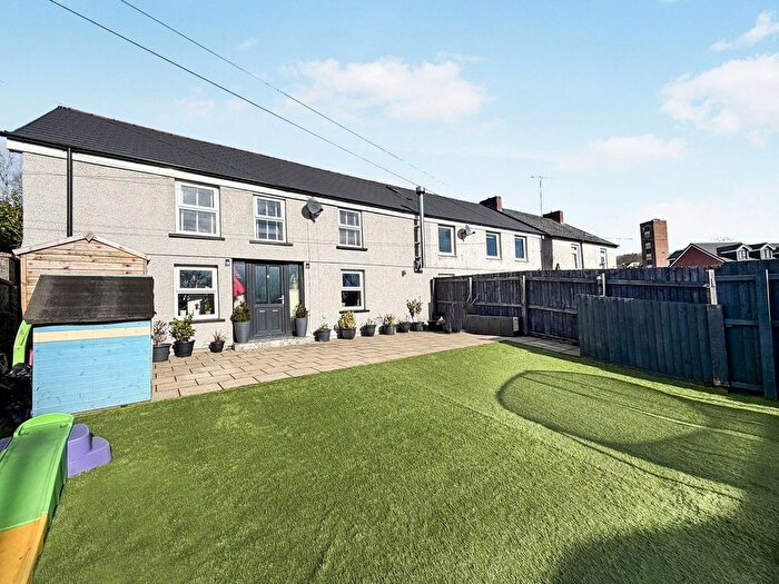 3 Bedroom Semi-Detached House For Sale In Compass Row, Pontardawe, Swansea, SA8