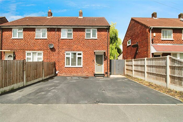 3 Bedroom Semi-Detached House For Sale In Balmoral Road, Clifton, Swinton, Manchester, M27