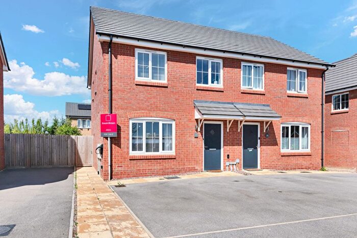 3 Bedroom Semi-Detached House For Sale In Bishops Field, Fordham, CB7