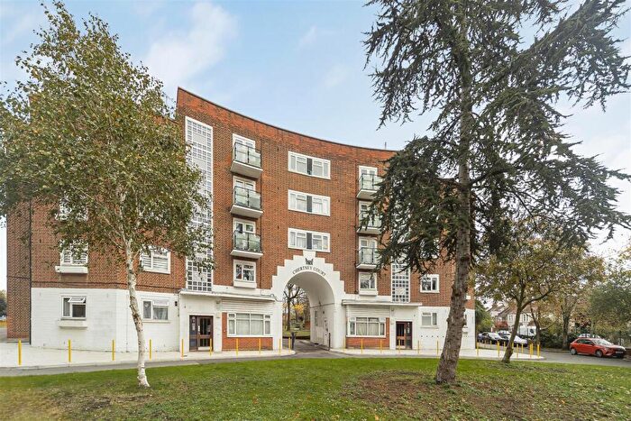2 Bedroom Flat For Sale In Clifford Avenue, East Sheen, SW14