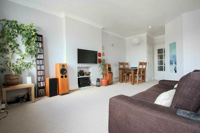 1 Bedroom Apartment To Rent In Sussex Square, BN2
