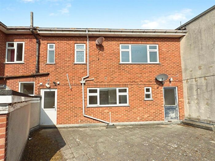 3 Bedroom Maisonette For Sale In London Road North, Lowestoft, Suffolk, NR32