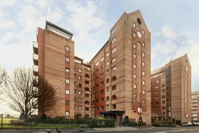 5 Bedroom Flat To Rent In William Morris Way, Fulham, London, SW6