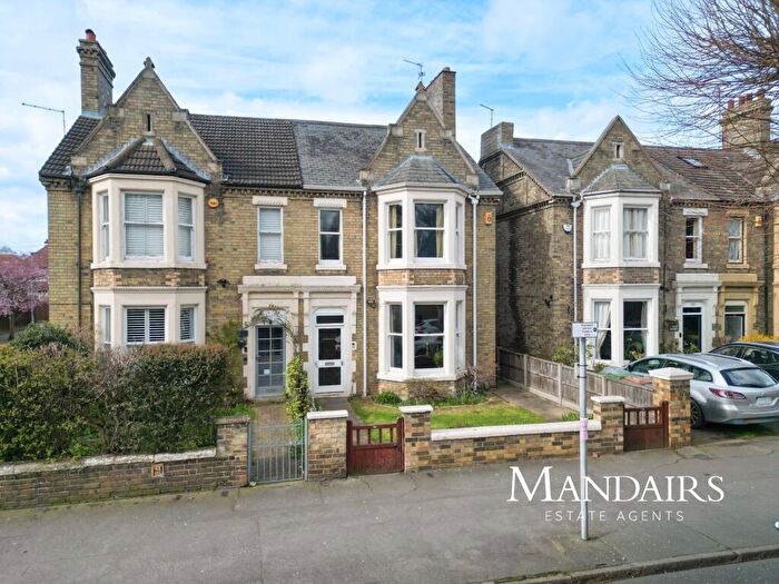 4 Bedroom Semi Detached House For Sale In Broadway, Peterborough, PE1