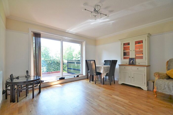 3 Bedroom Flat To Rent In Wood Vale, London, SE23