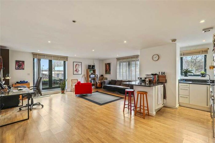 2 Bedroom Flat To Rent In Barnet Grove, London, E2