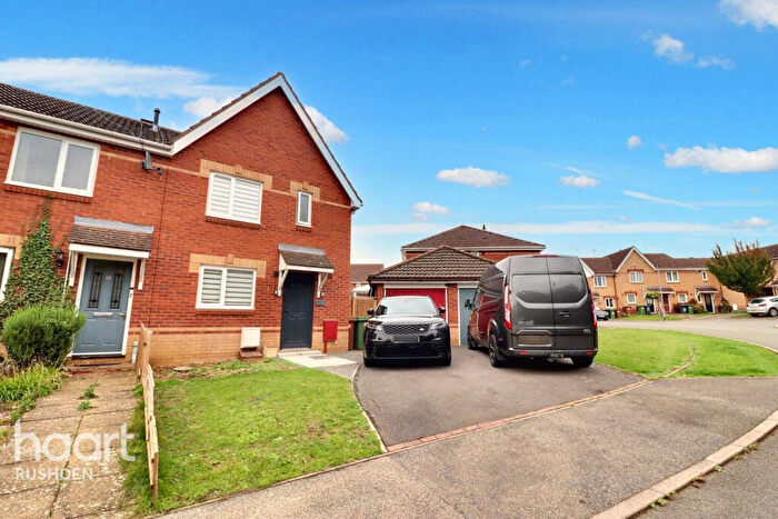 3 Bedroom End Of Terrace House For Sale In Sandringham Close, Wellingborough, NN8