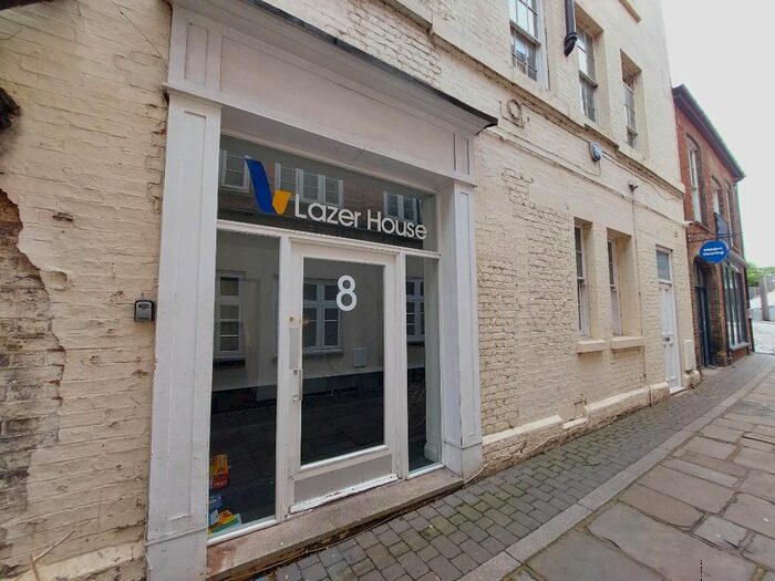 1 Bedroom Flat To Rent In Castle Lane, Castle, Bedford, MK40