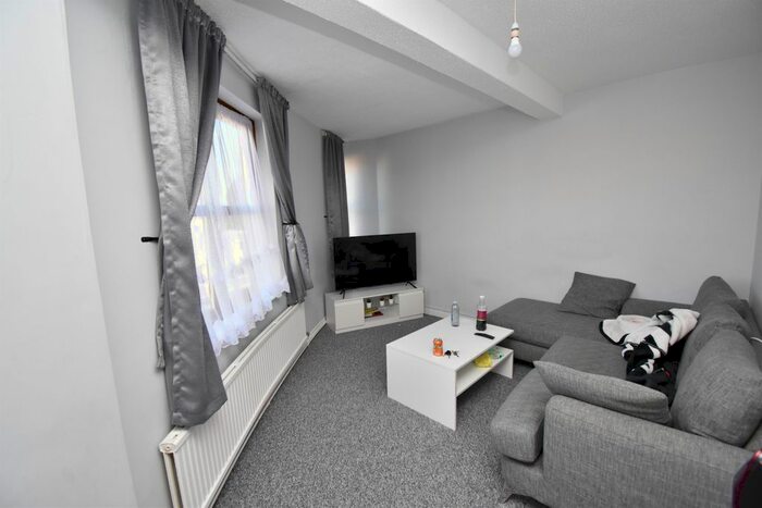 2 Bedroom Flat To Rent In Moravian Road, Kingswood, Bristol BS15