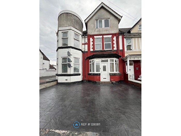 5 Bedroom Flat To Rent In Victoria Road, Tipton, DY4