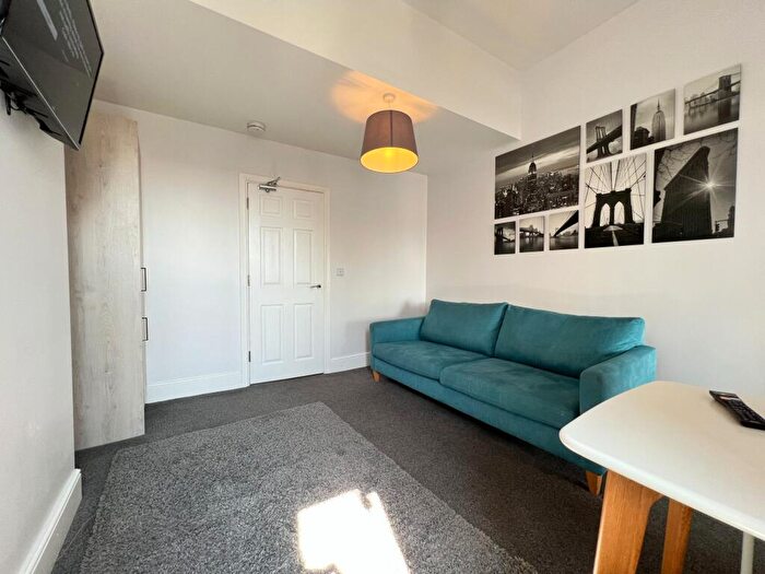 3 Bedroom Apartment To Rent In Bed Lees Hill Street, Nottingham, NG2