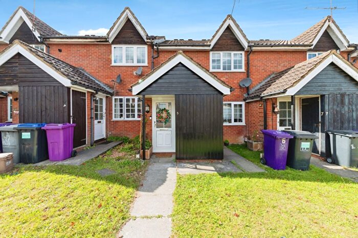 1 Bedroom Maisonette For Sale In Chapel Row, Whinbush Road, Hitchin, Hertfordshire, SG5