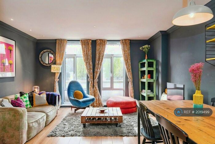 2 Bedroom Flat To Rent In Stoke Newington High St, London, N16