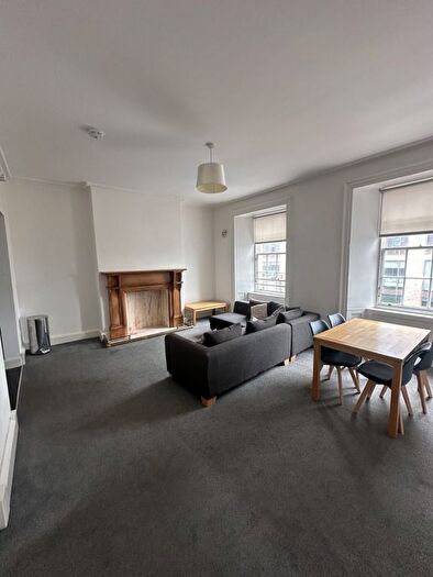 3 Bedroom Flat To Rent In Nethergate, Dundee, Angus, DD1