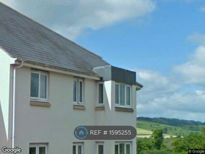 2 Bedroom Flat To Rent In Oakfields, Tiverton, EX16