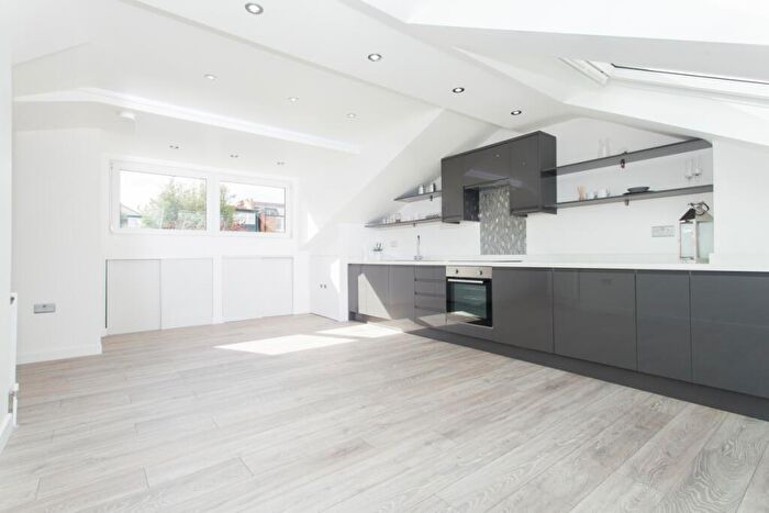 1 Bedroom Flat To Rent In Methuen Park London, N10