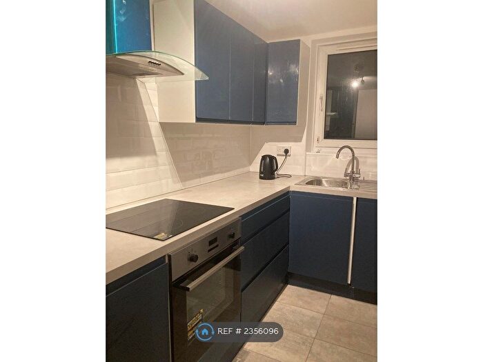 2 Bedroom Flat To Rent In Pierrepoint, London, SE25