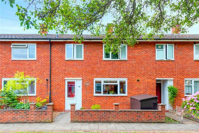 3 Bedroom Detached House To Rent In Deeside Road, London, SW17