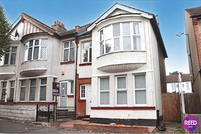 3 Bedroom End Of Terrace House To Rent In Hainault Avenue, Westcliff On Sea, SS0