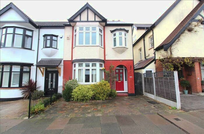 3 Bedroom Semi-Detached House To Rent In Woodfield Park Drive, Leigh-On-Sea SS9