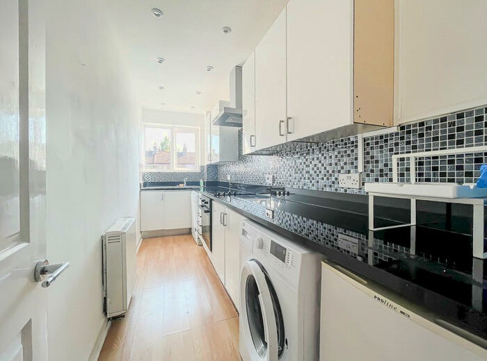 1 Bedroom Flat To Rent In Cross Road, Waltham Cross, EN8